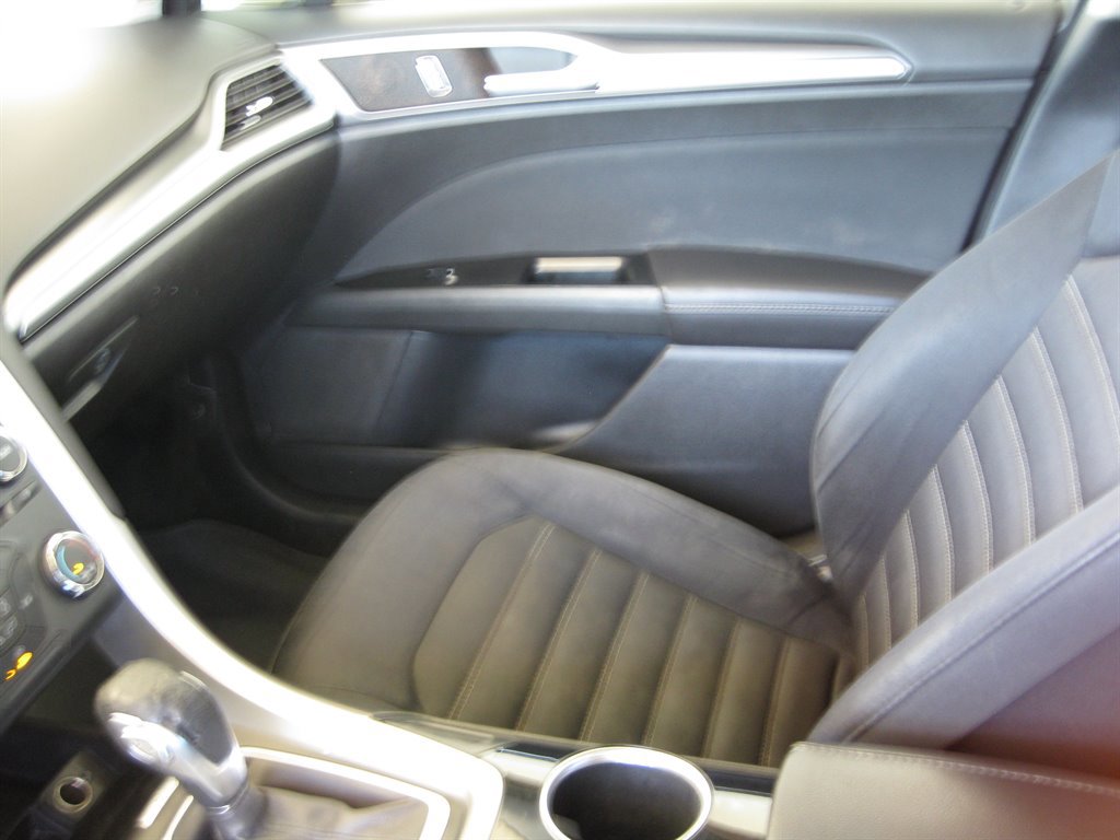 Used 2013 Ford Fusion SE FWD image 22