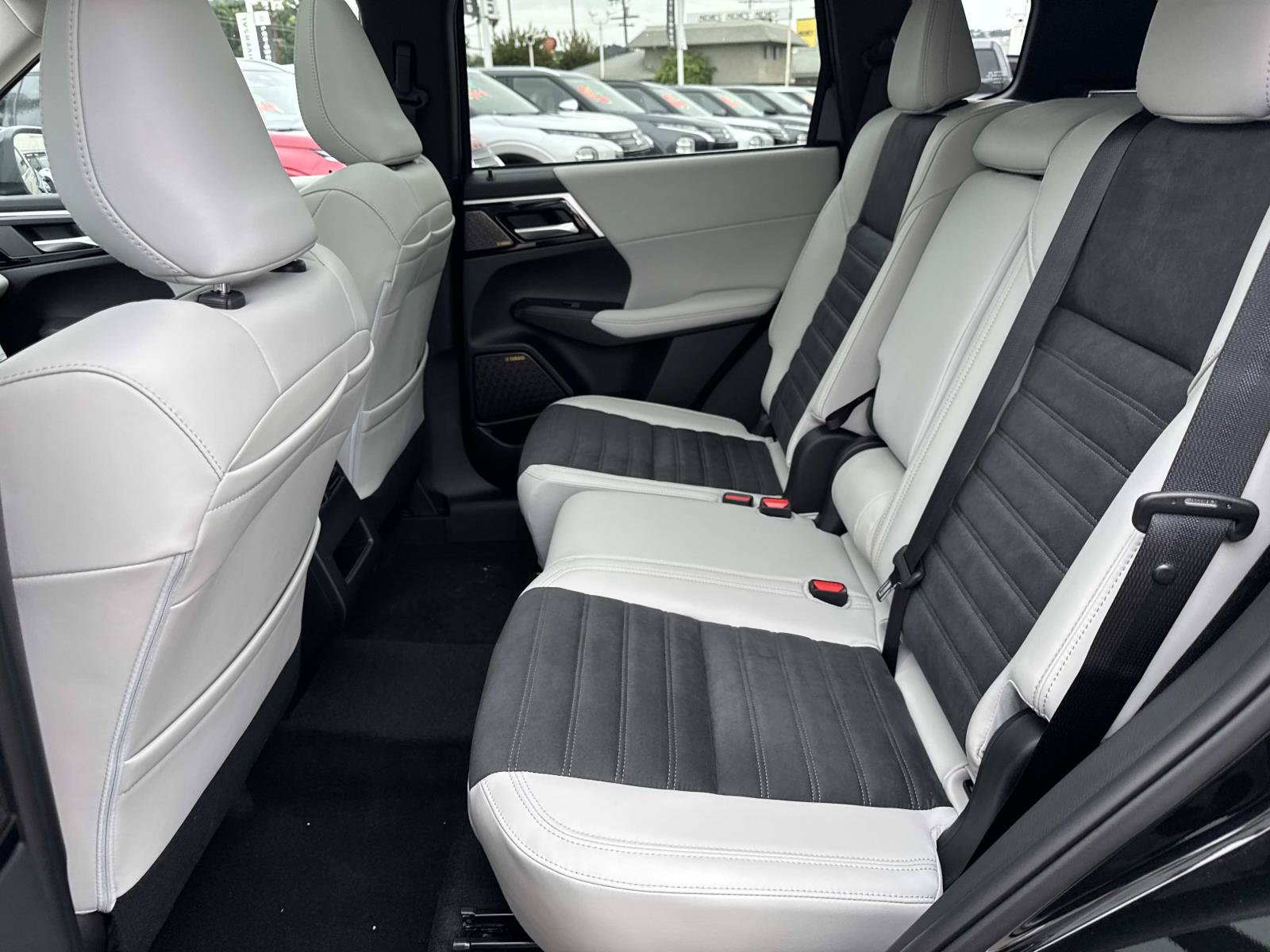 New 2026 Mitsubishi Outlander SE FWD image 10