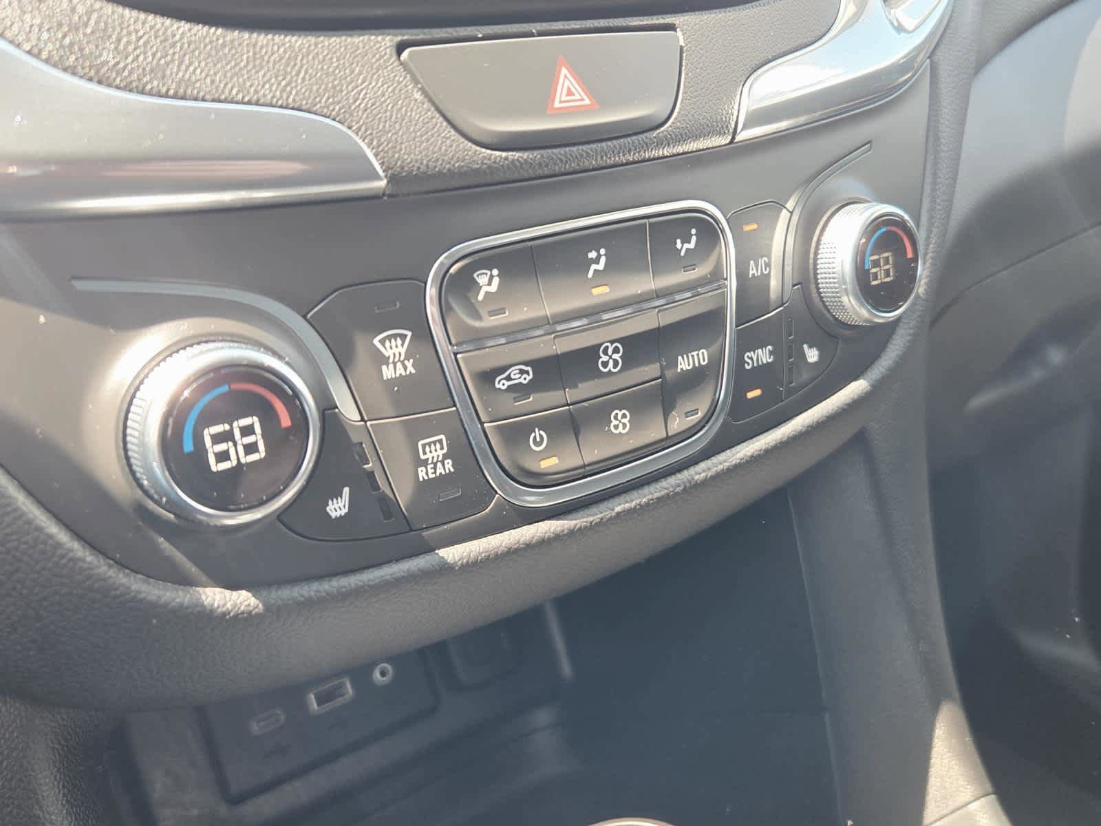 Used 2021 Chevrolet Equinox LT image 42