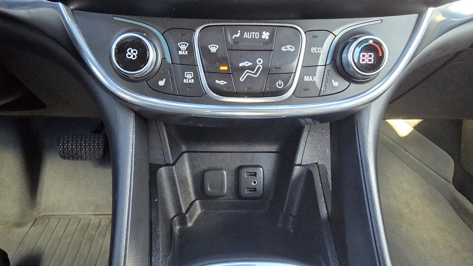 Used 2017 Chevrolet Volt Premier w/ Driver Confidence Package image 20