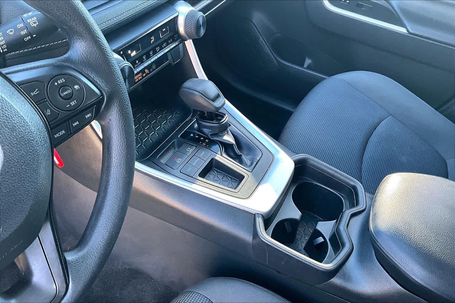 Used 2019 Toyota RAV4 LE FWD image 14