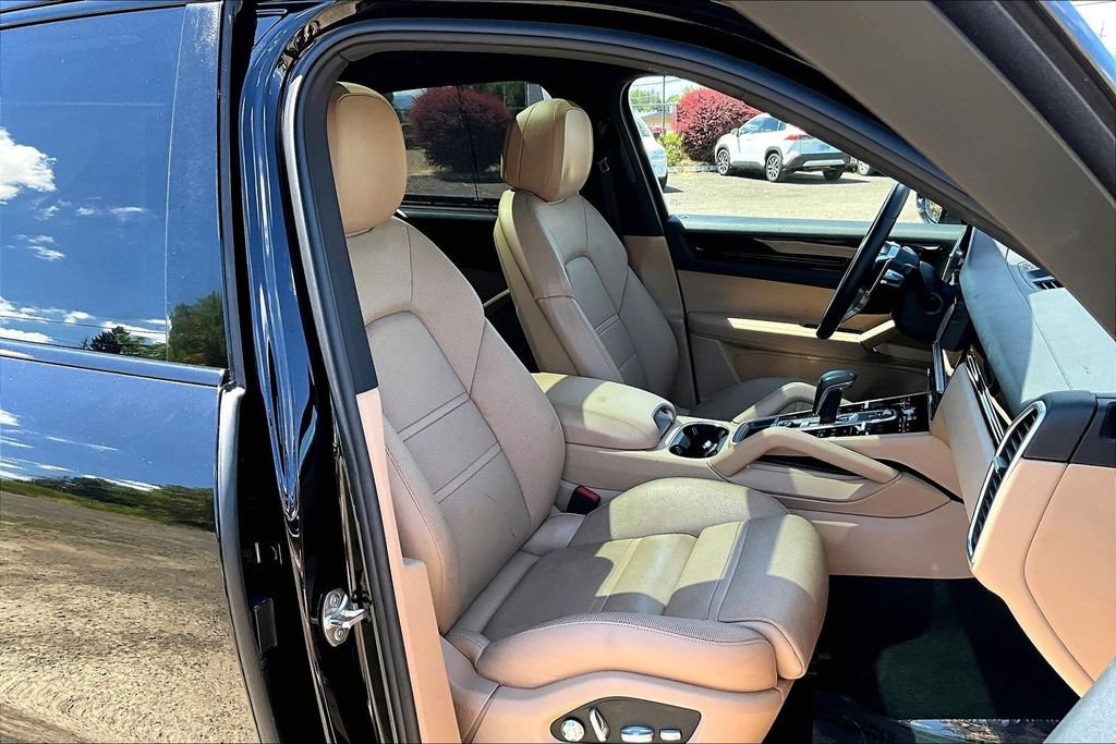 Used 2019 Porsche Cayenne AWD/4WD image 10