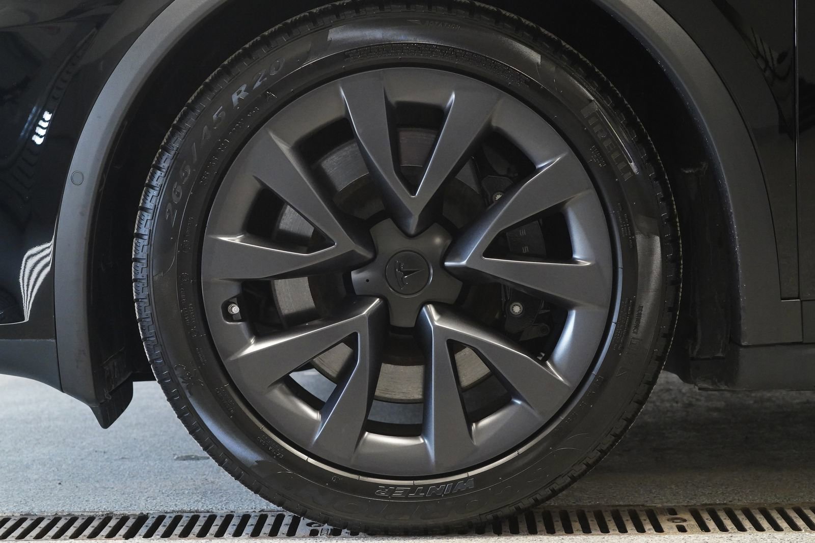 Used 2022 Tesla Model X Plaid image 10