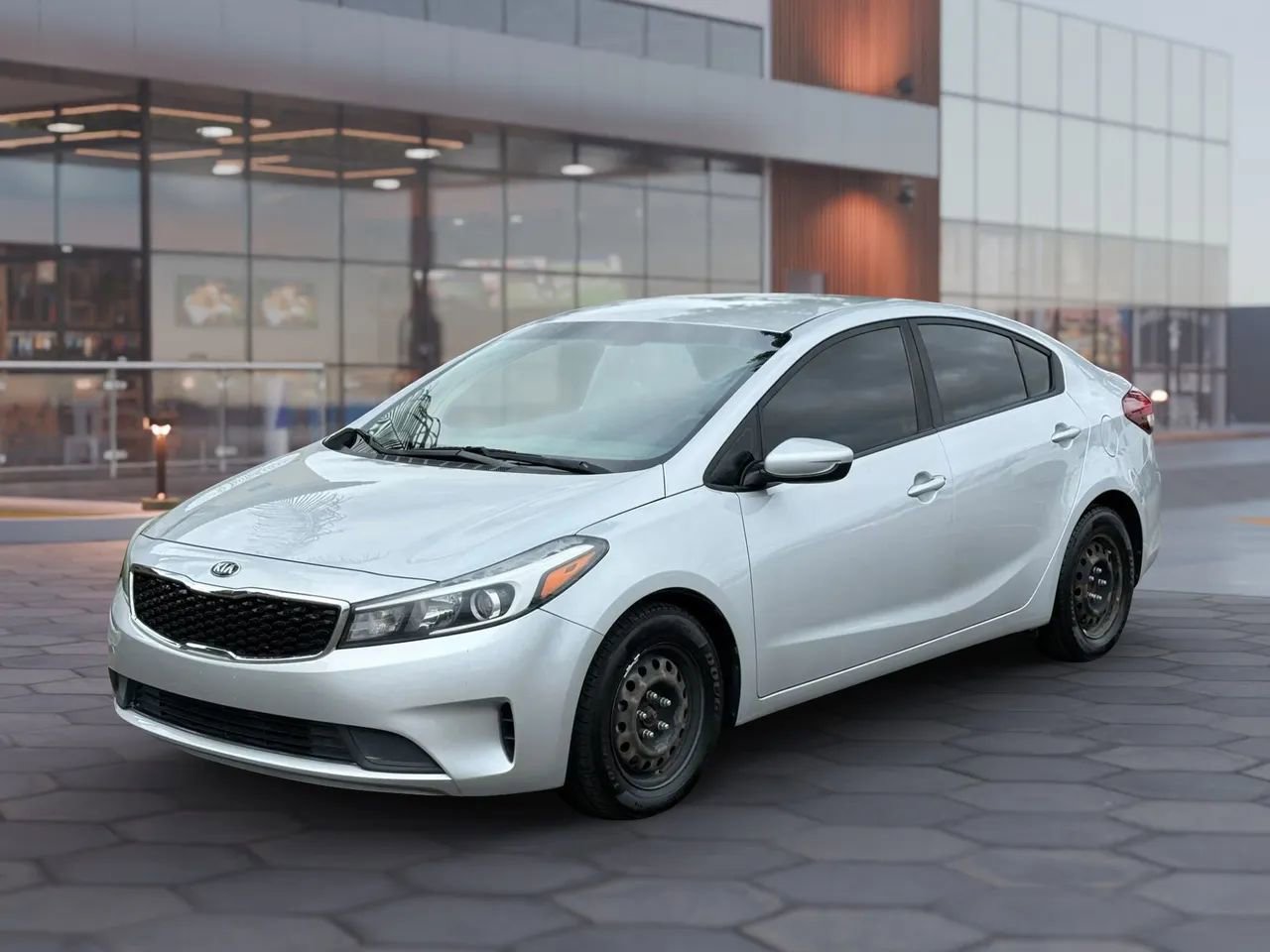 Used 2018 Kia Forte LX FWD image 2