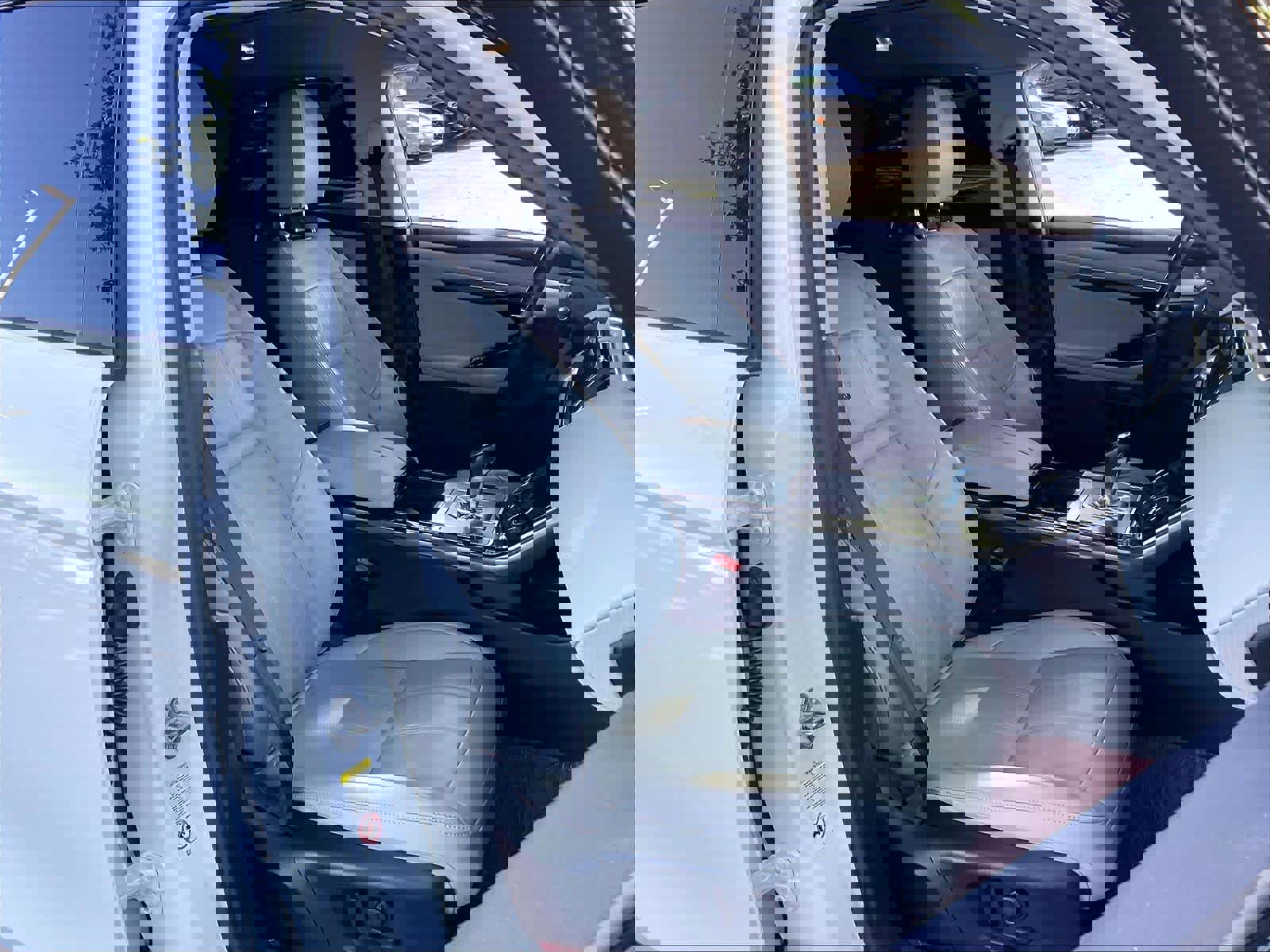 Used 2023 Land Rover Range Rover Evoque S image 9