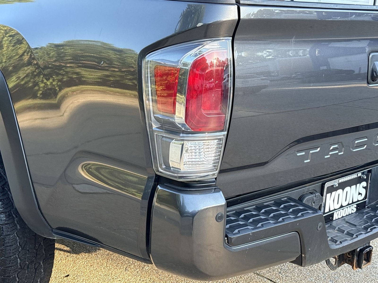 Used 2023 Toyota Tacoma TRD Off-Road w/ Technology Package AWD/4WD image 15