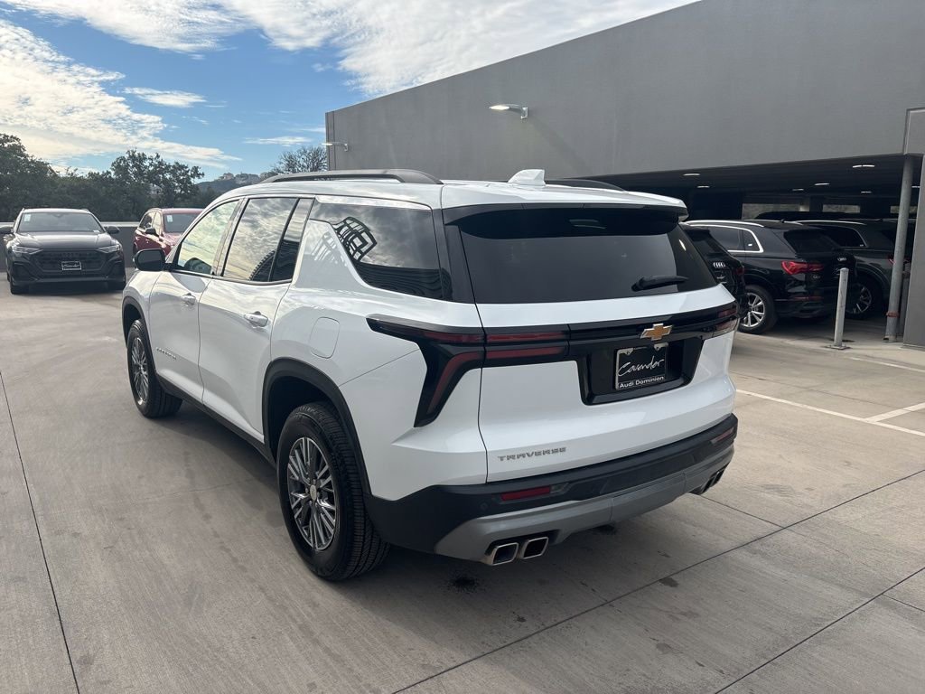 Used 2025 Chevrolet Traverse LT image 8