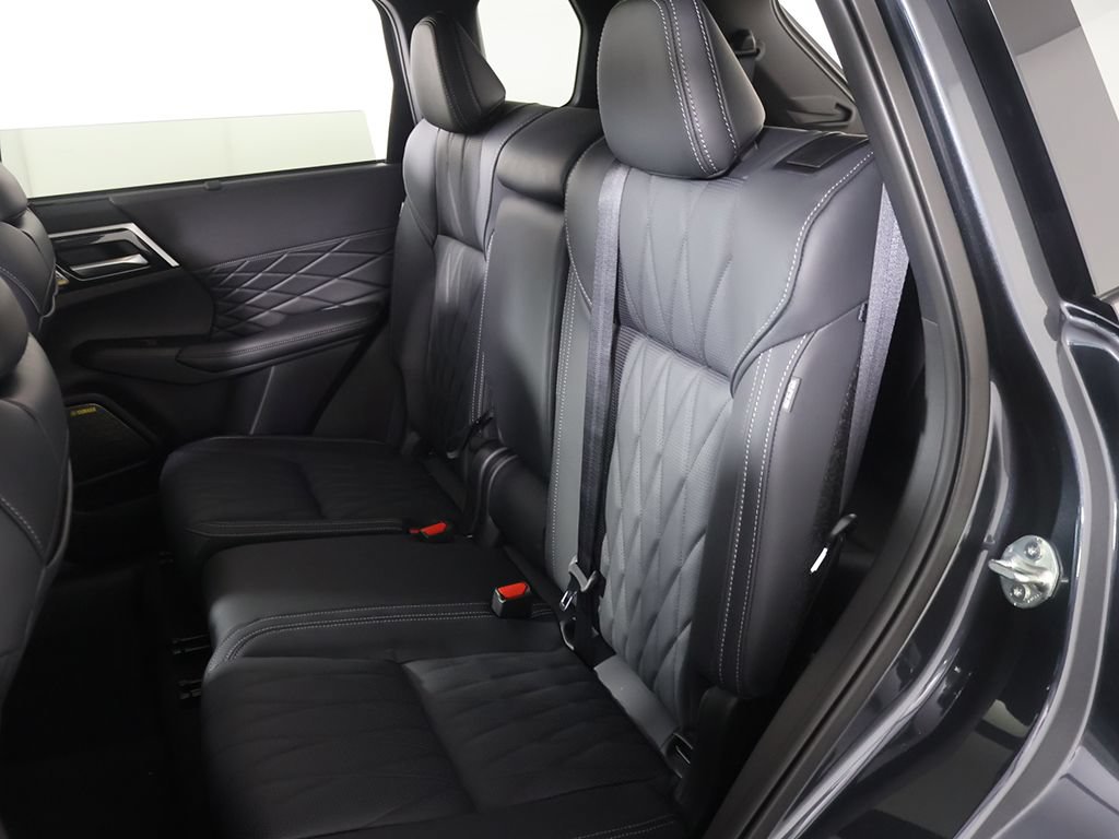 New 2026 Mitsubishi Outlander AWD image 37