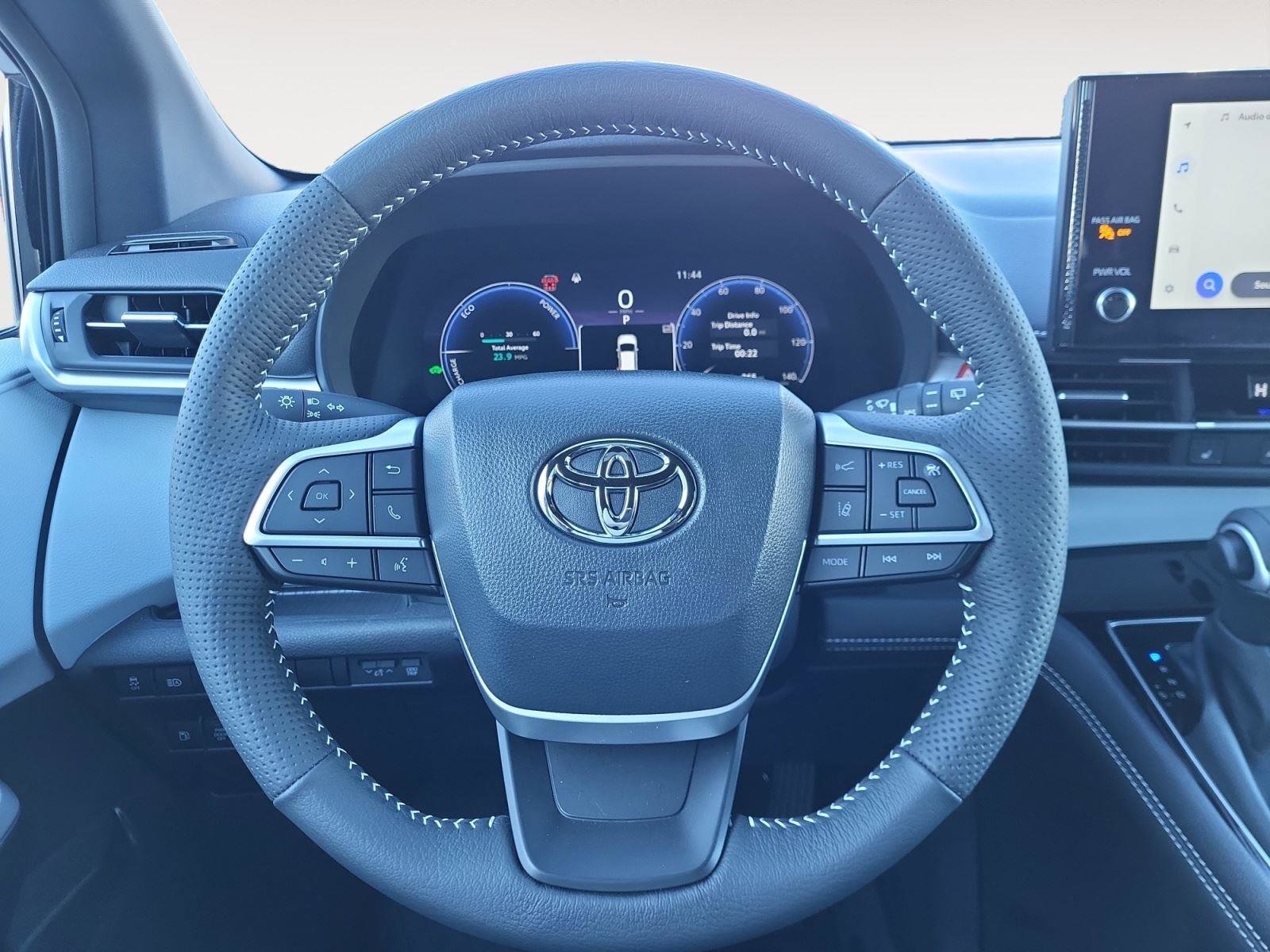 Used 2025 Toyota Sienna XSE image 16