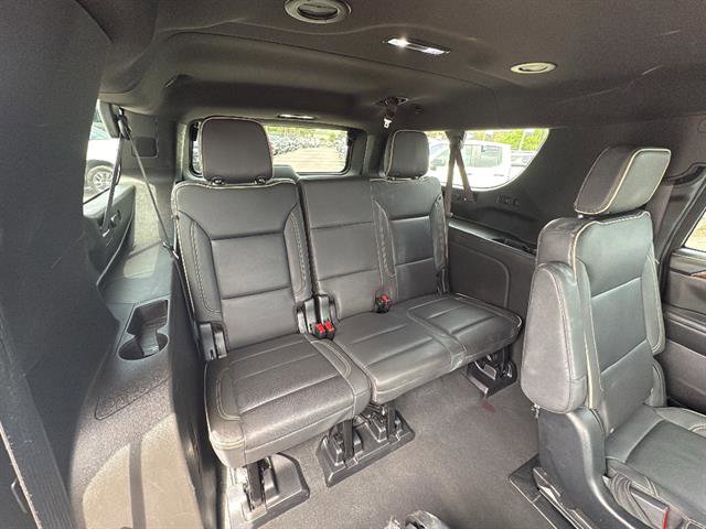 Used 2023 Chevrolet Suburban Premier image 12