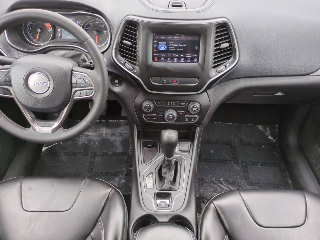 Used 2020 Jeep Cherokee Latitude Plus w/ Trailer Tow Group FWD image 15