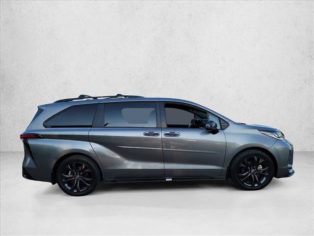Used 2026 Toyota Sienna XSE FWD image 4