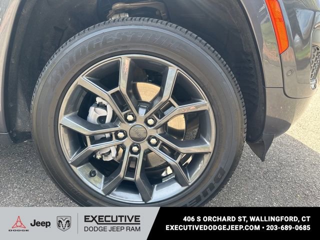 Used 2023 Jeep Grand Cherokee 30th Anniversary AWD/4WD image 13