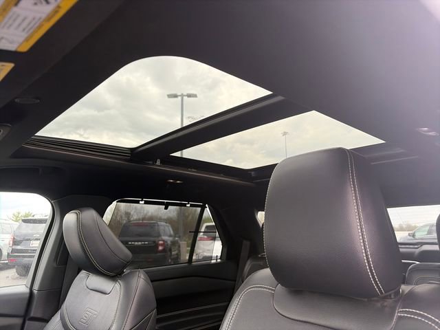 Used 2023 Ford Explorer ST image 28