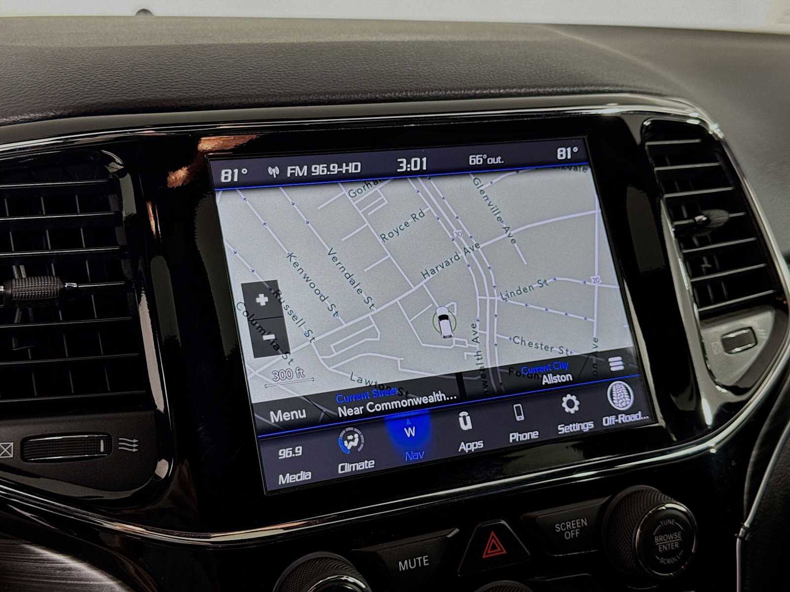 Used 2020 Jeep Grand Cherokee Limited w/ Premium Lighting Group image 15