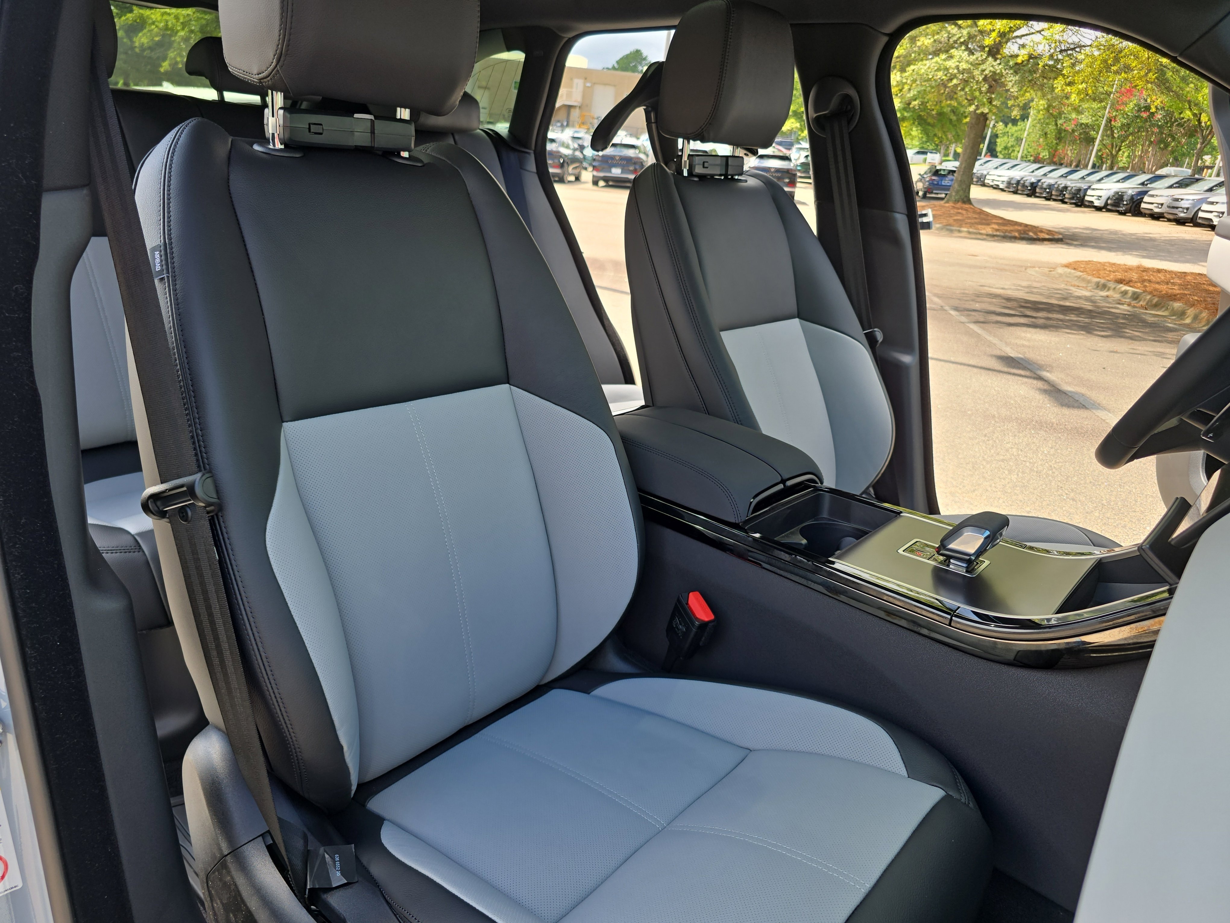 New 2026 Land Rover Range Rover Velar Dynamic SE image 10