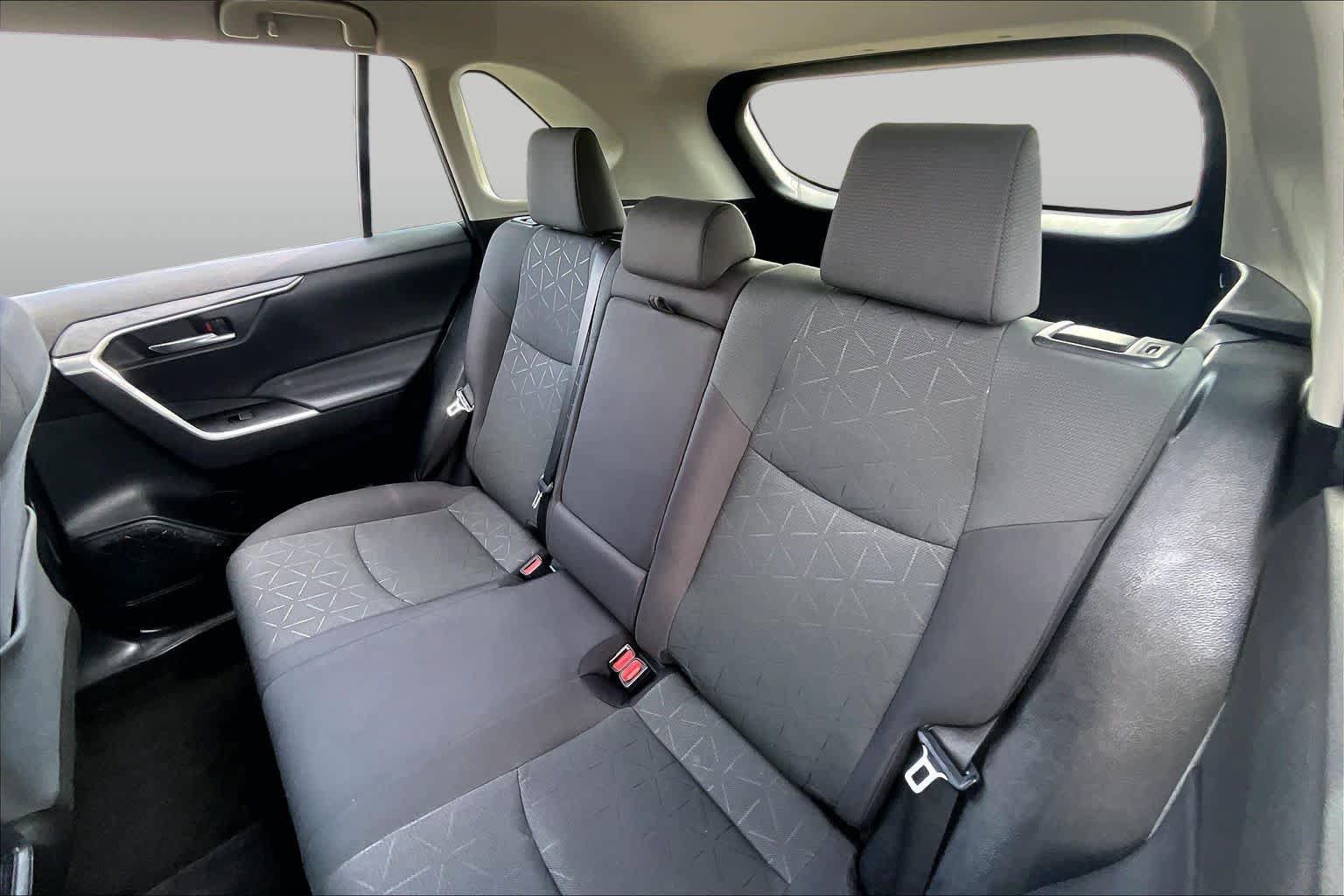Used 2024 Toyota RAV4 XLE FWD image 19