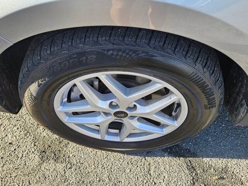 Used 2023 Ford Edge SEL image 18