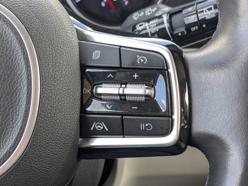 Used 2024 Kia Carnival LX image 30