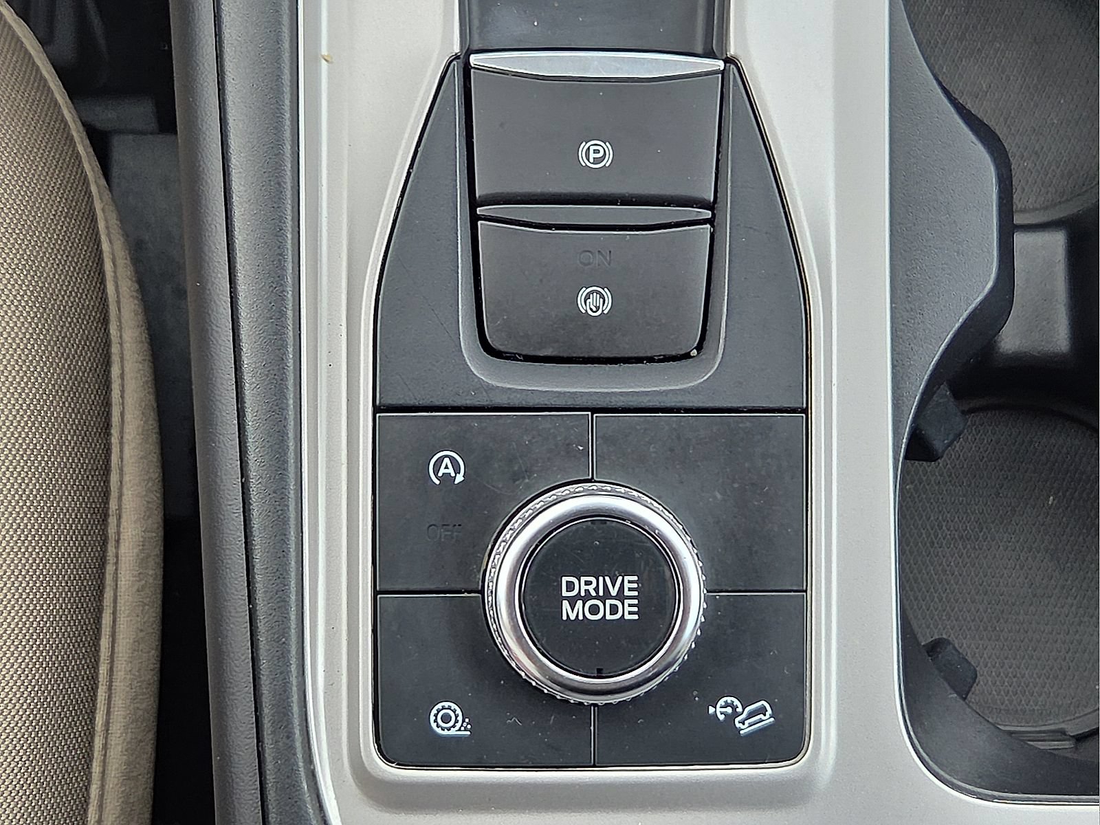 Used 2024 Ford Explorer XLT AWD/4WD image 19