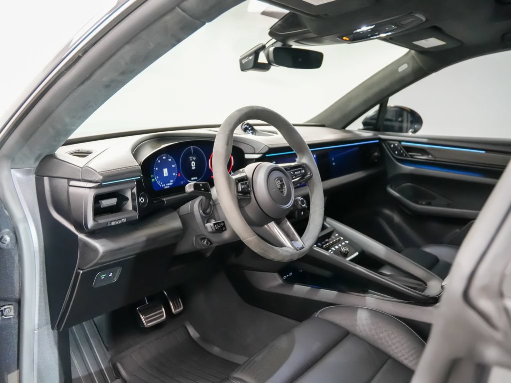Used 2024 Porsche Macan Turbo Electric AWD/4WD image 4