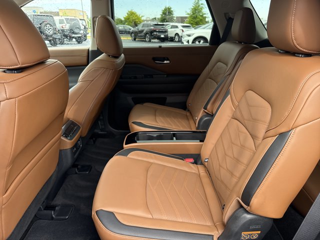 Certified 2025 Nissan Pathfinder Platinum AWD/4WD image 6