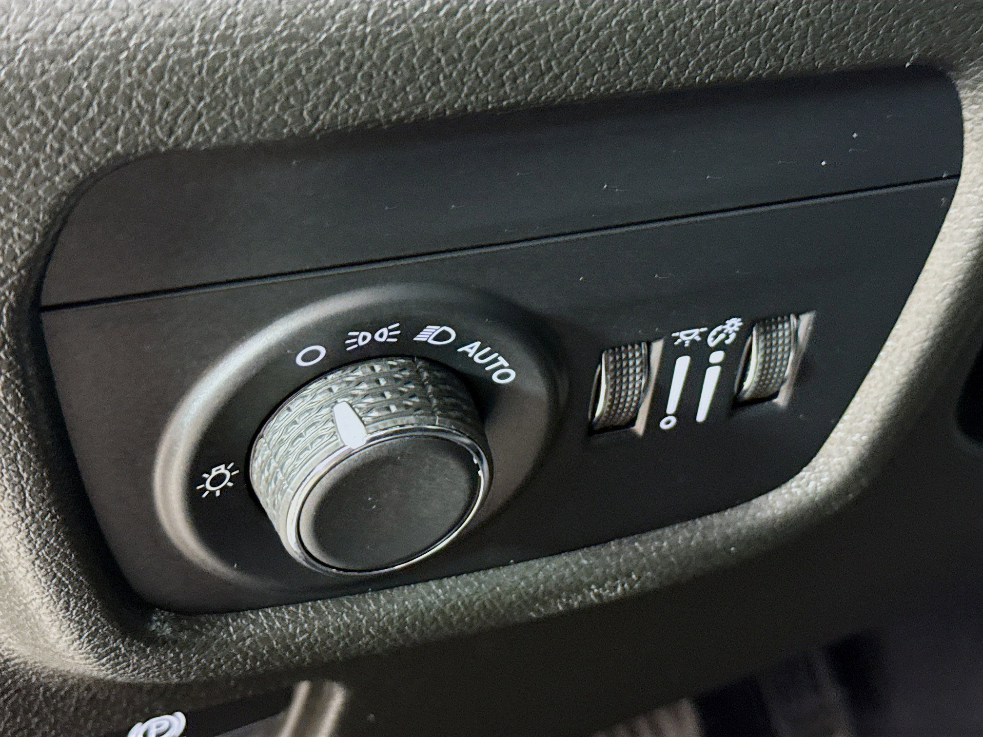 Used 2024 Jeep Grand Cherokee Altitude image 9