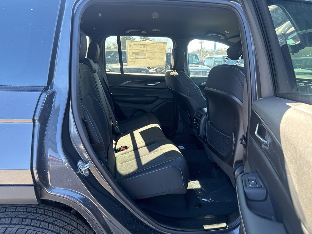 New 2026 Jeep Grand Cherokee Laredo image 25