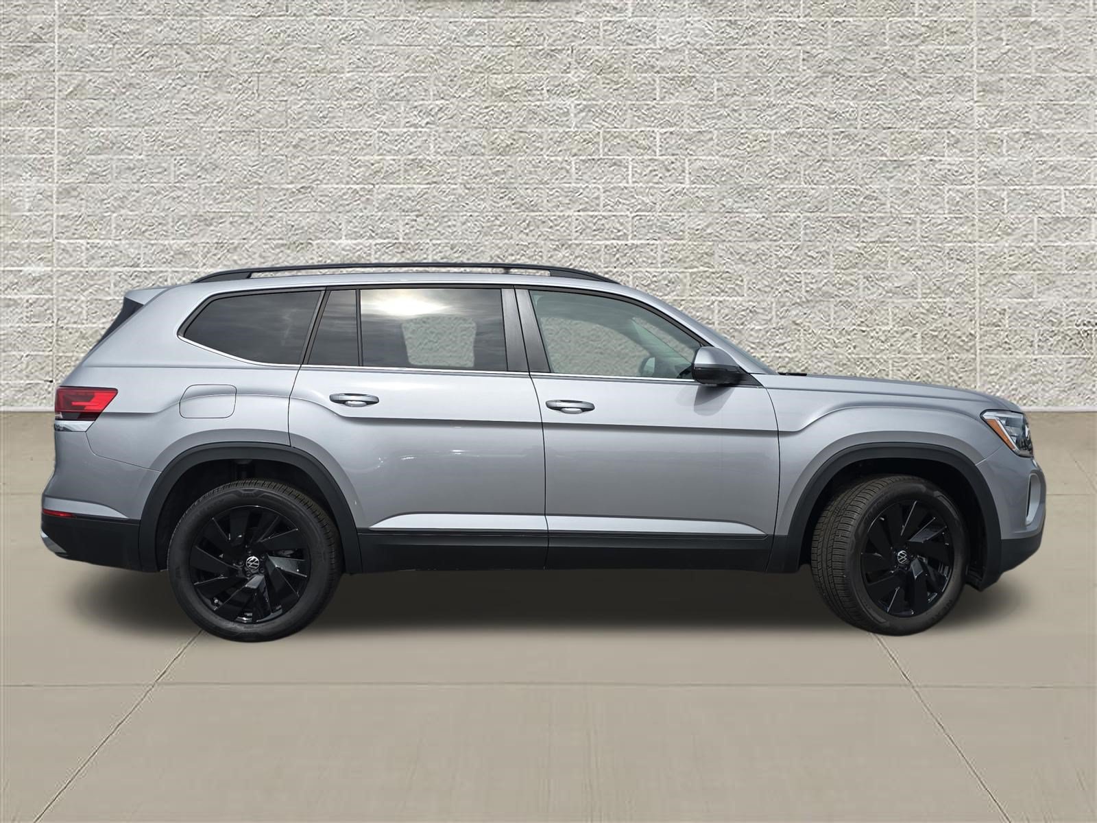 New 2026 Volkswagen Atlas SE FWD image 8