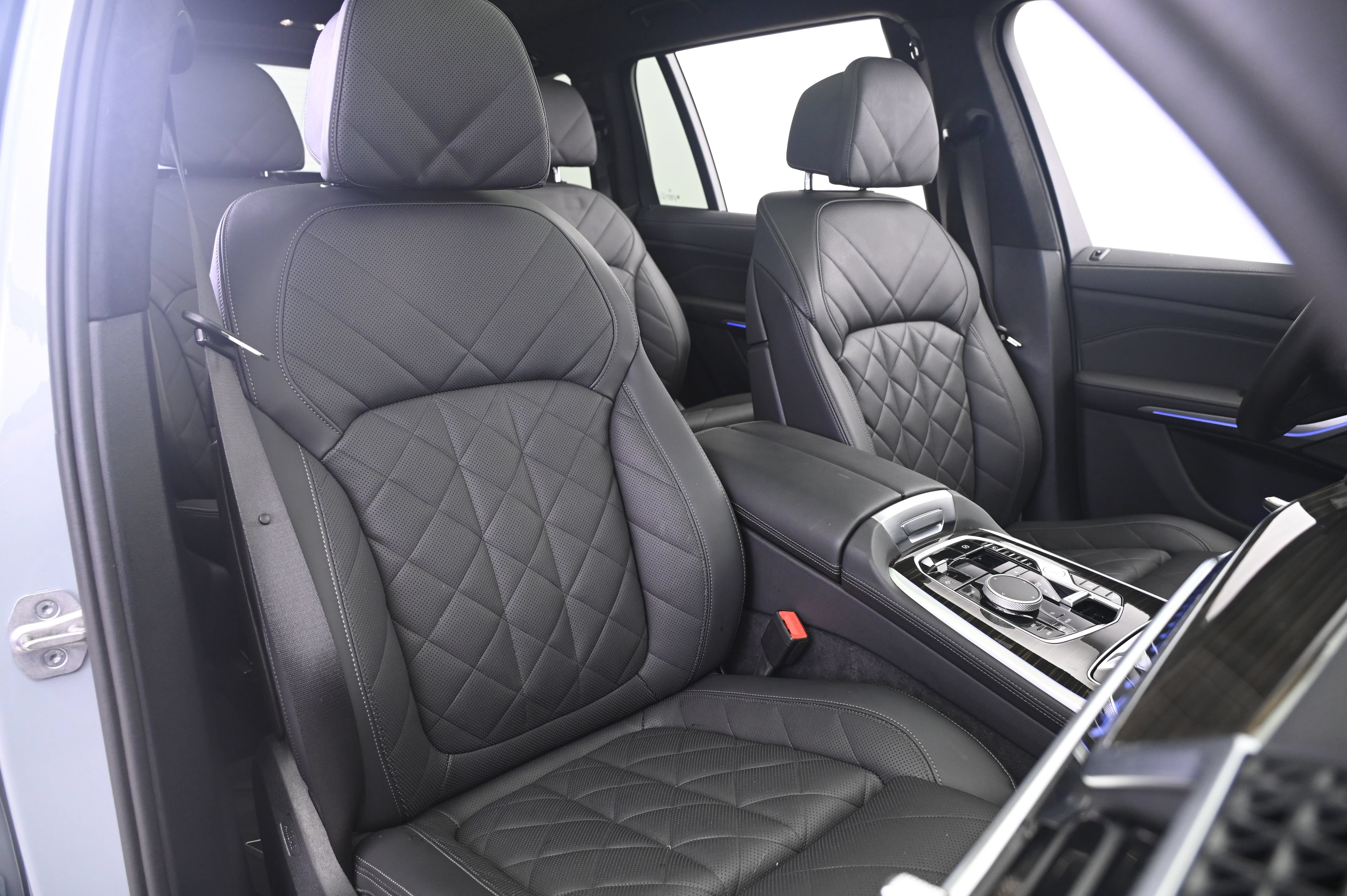 Used 2025 BMW X7 xDrive40i w/ M Sport Package AWD/4WD image 25