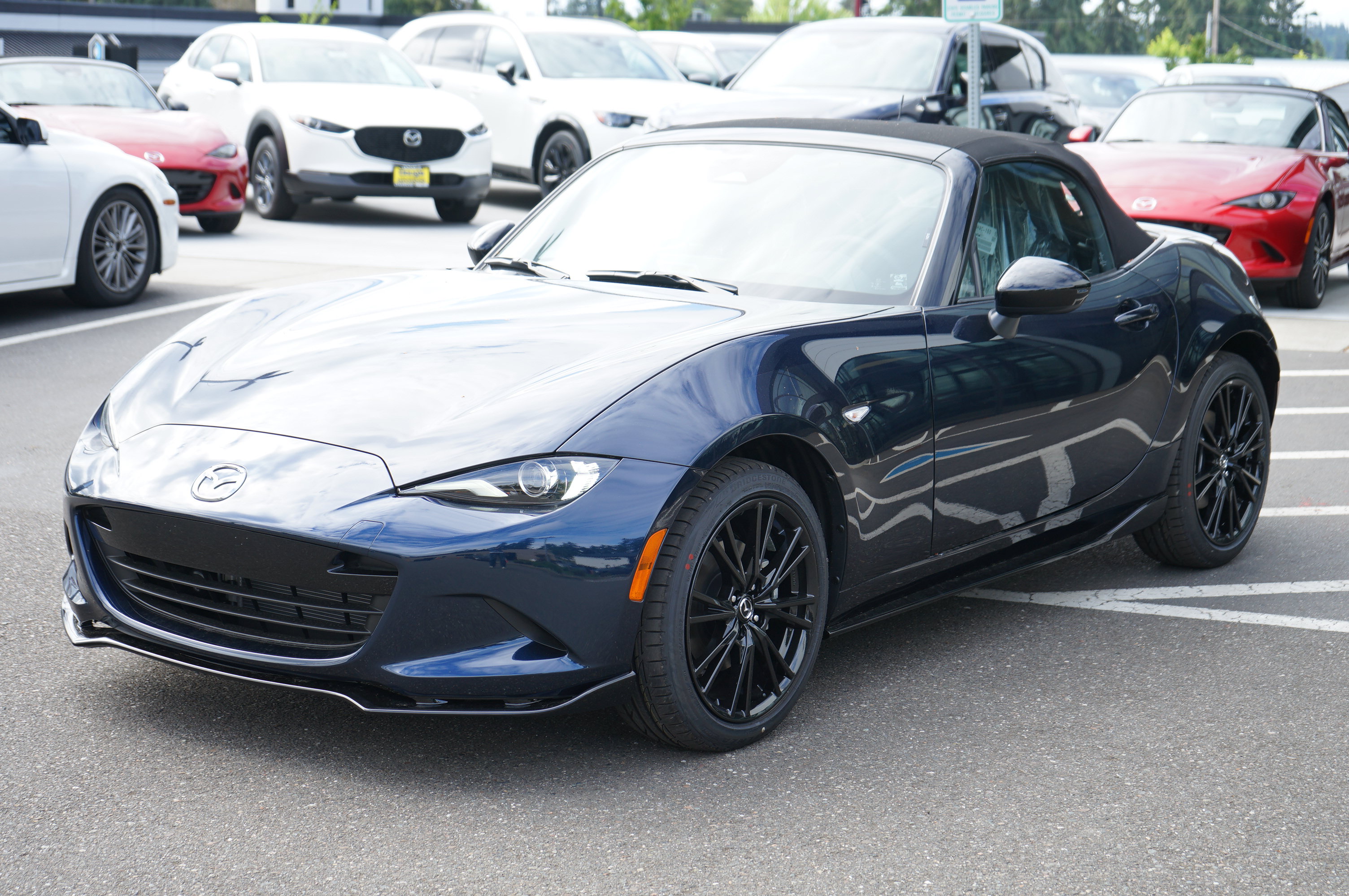 New 2026 MAZDA MX-5 Miata Club w/ Appearance Package RWD image 8