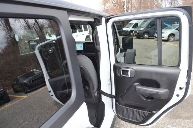 Used 2025 Jeep Wrangler Unlimited Rubicon image 31
