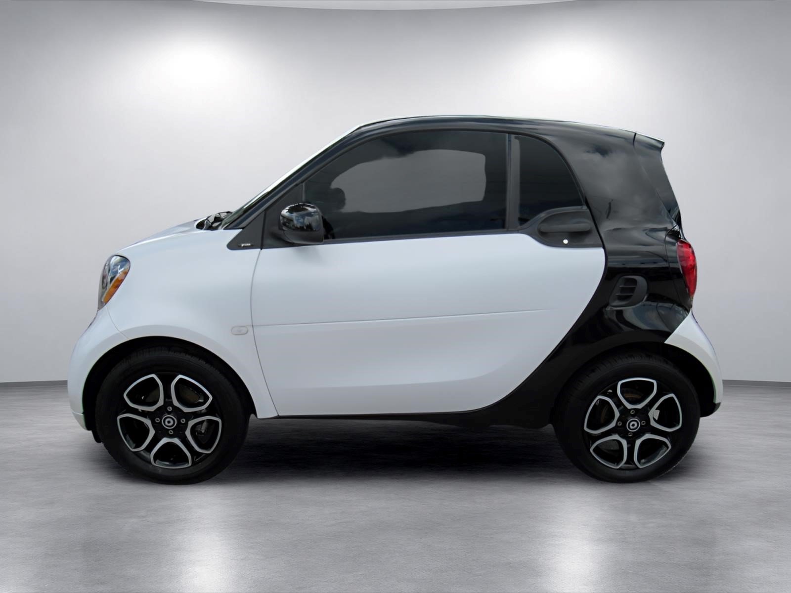 Used 2016 smart fortwo Prime RWD image 5