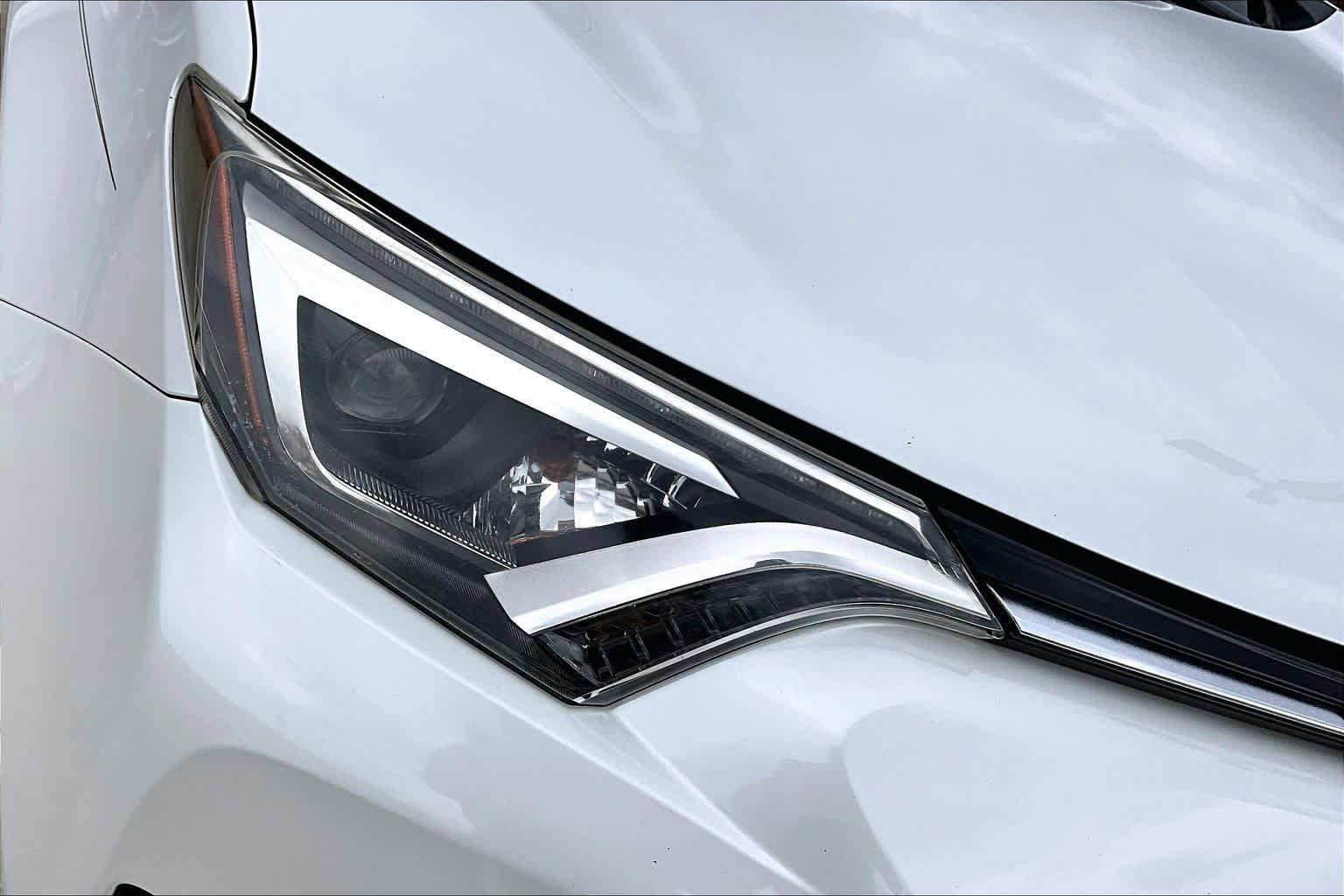 Used 2017 Toyota RAV4 Limited FWD image 28