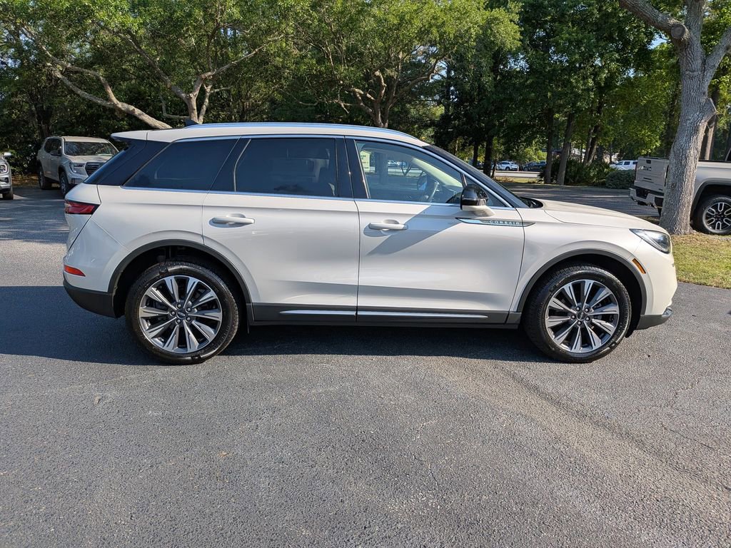 Used 2021 Lincoln Corsair Reserve w/ Elements Package FWD image 3