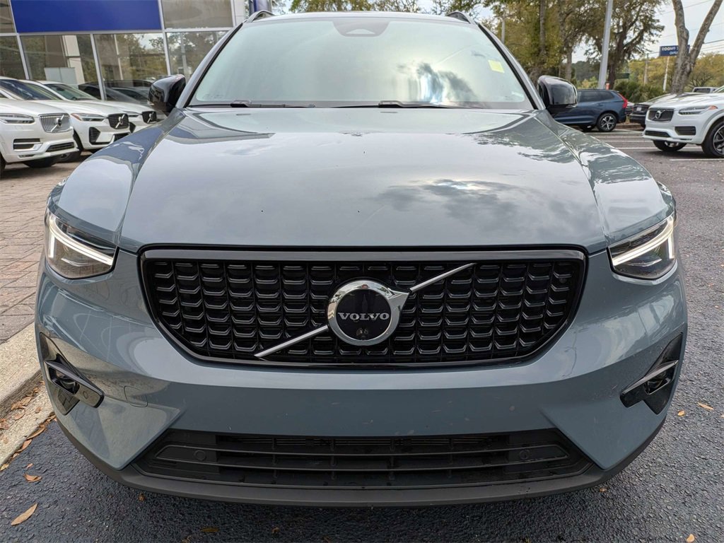 Used 2023 Volvo XC40 B5 Ultimate image 9