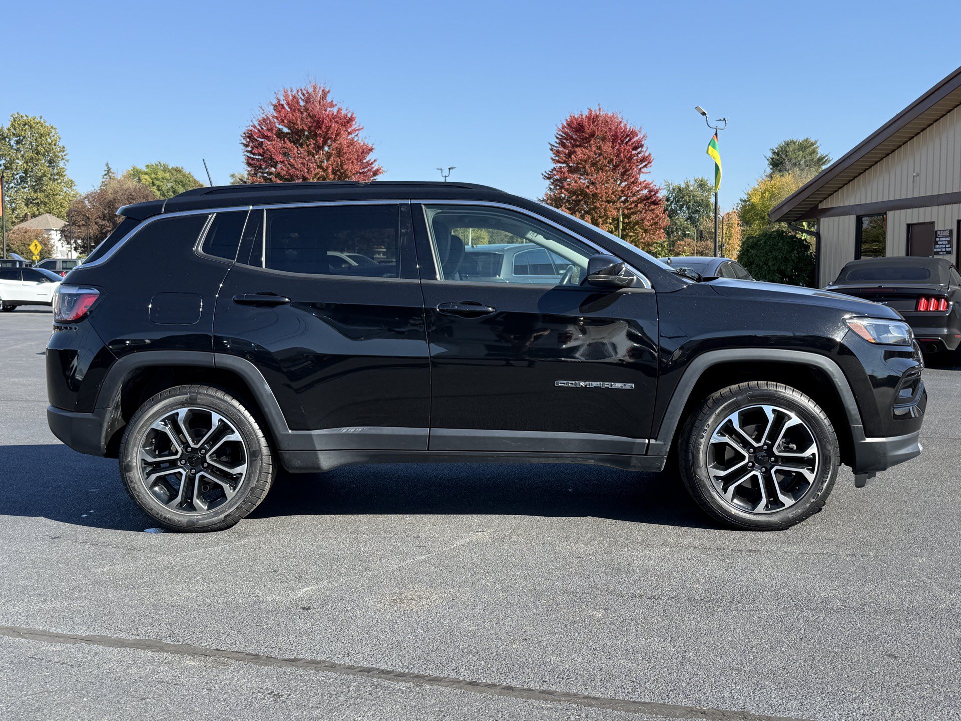 Used 2022 Jeep Compass Limited AWD/4WD image 9