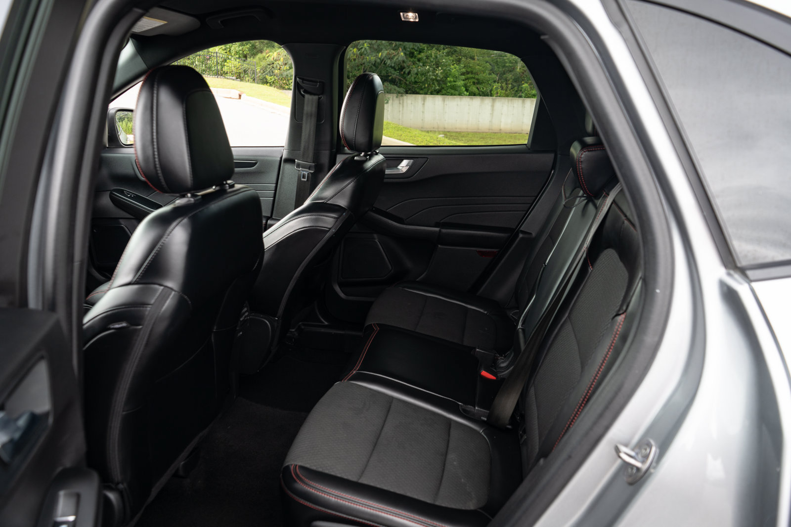 Used 2024 Ford Escape ST-Line w/ Cold Weather Package FWD image 18