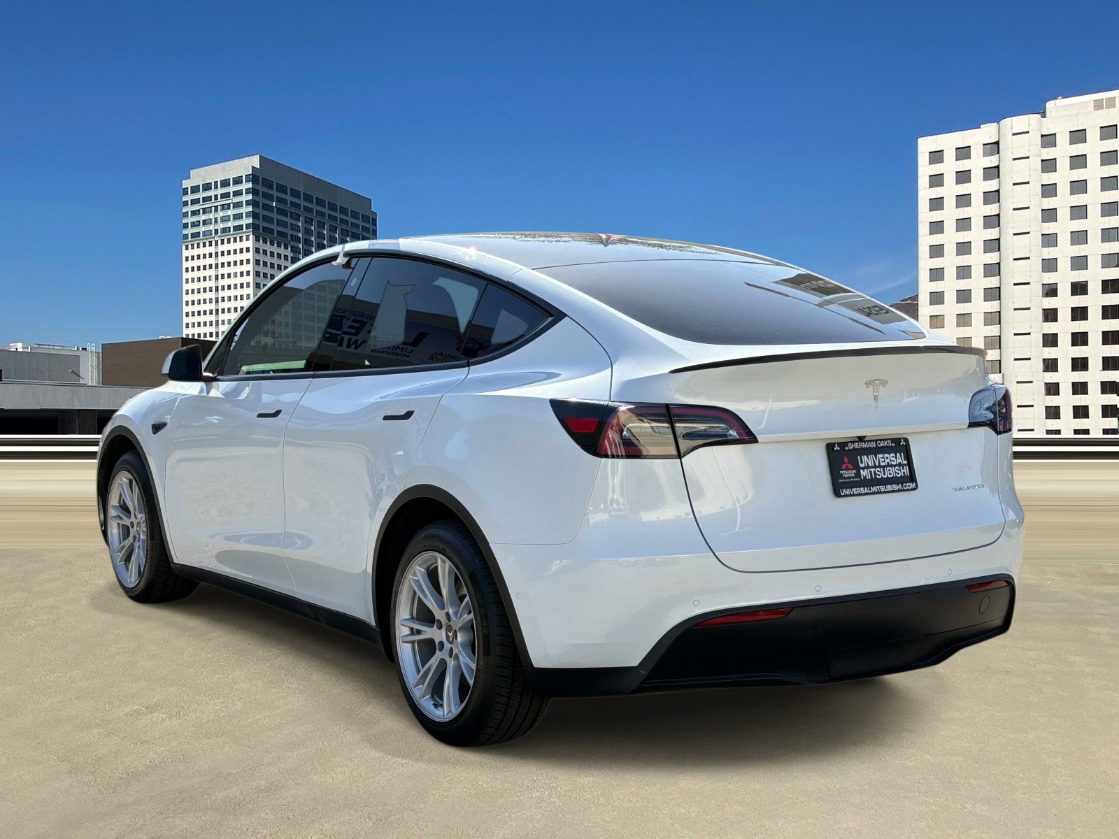 Used 2023 Tesla Model Y Long Range AWD/4WD image 3