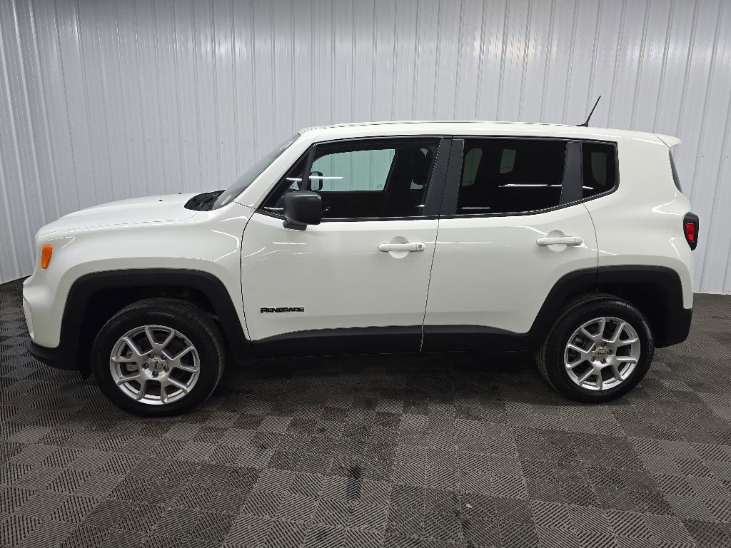 Used 2023 Jeep Renegade Latitude AWD/4WD image 5
