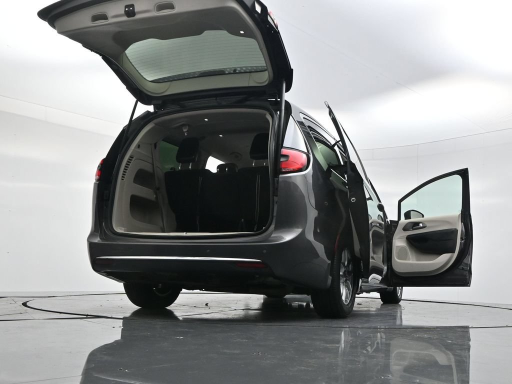 Used 2023 Chrysler Pacifica Touring-L FWD image 53