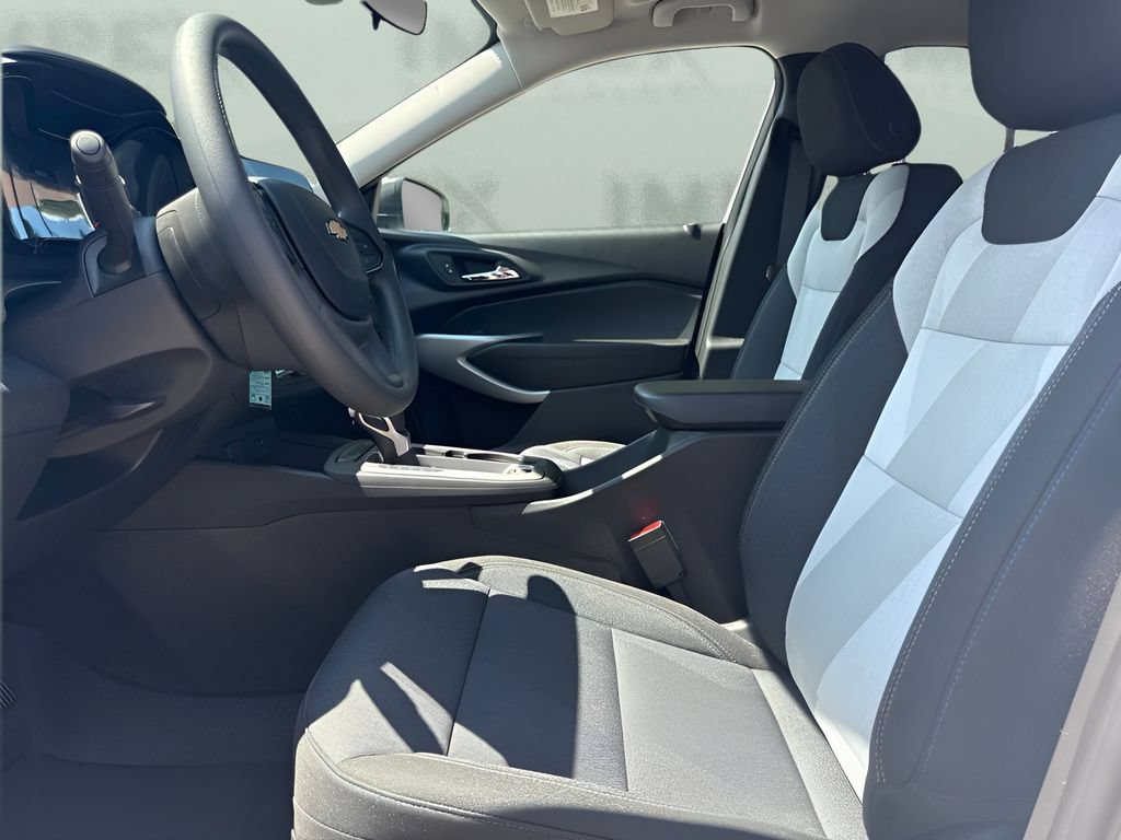 Used 2026 Chevrolet Trax LS FWD image 9