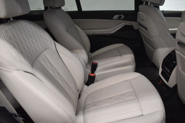 Used 2024 BMW X7 xDrive40i w/ M Sport Package AWD/4WD image 17