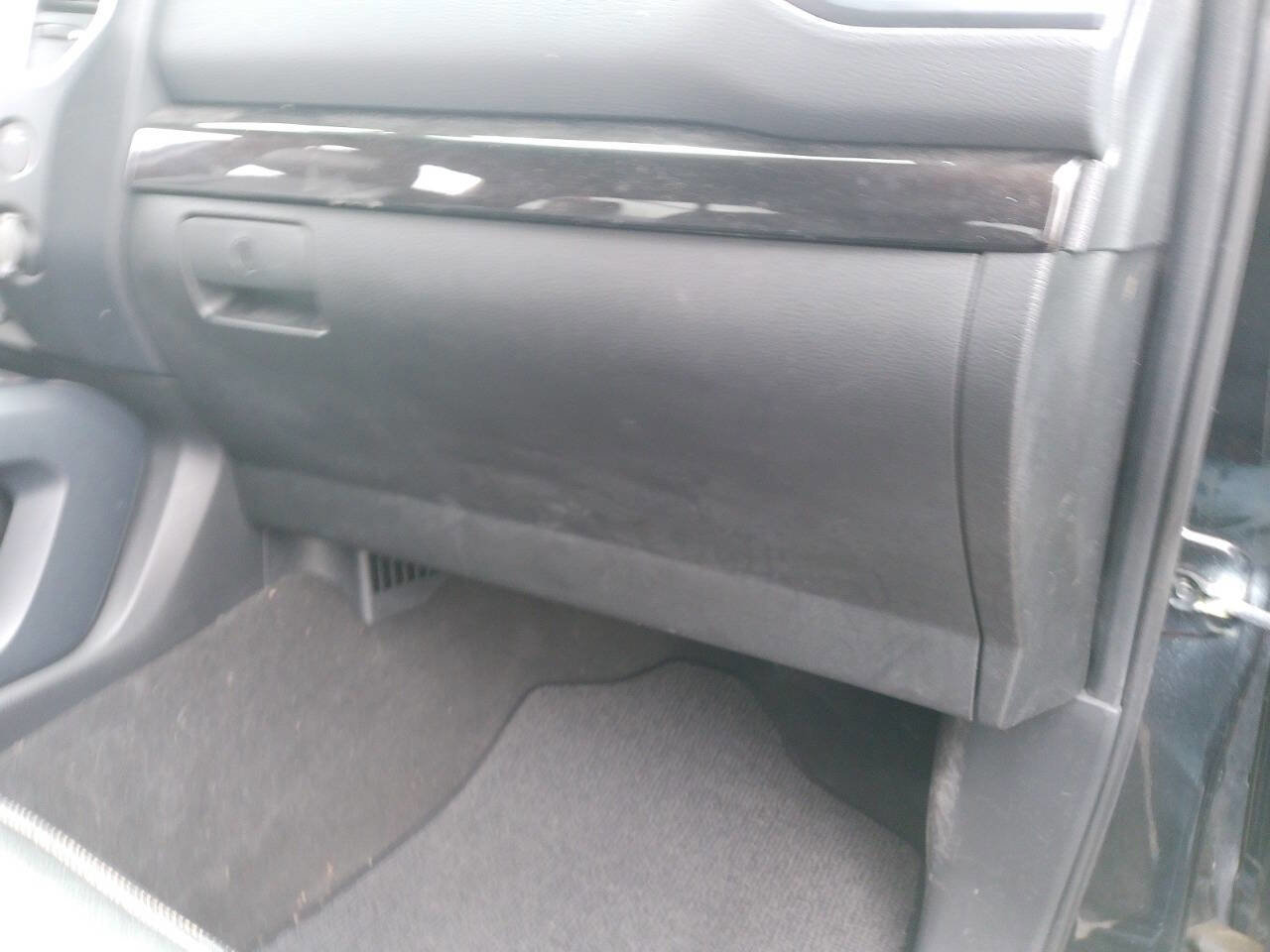 Used 2018 Nissan Titan SL w/ Midnight Edition image 30