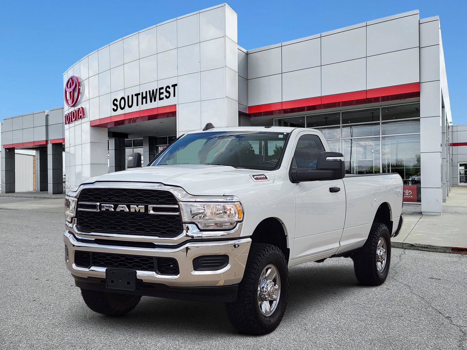Used 2024 RAM 2500 Tradesman w/ Chrome Appearance Group AWD/4WD image 2