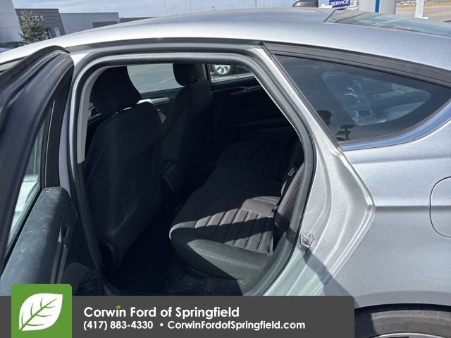 Used 2017 Ford Fusion SE image 12