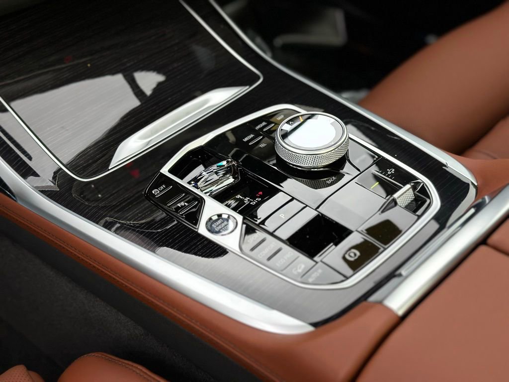 New 2026 BMW X7 M60i image 17