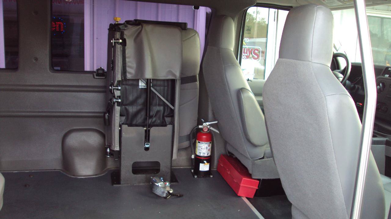 Used 2014 Ford E-250 and Econoline 250 Extended w/ Power Group RWD image 17