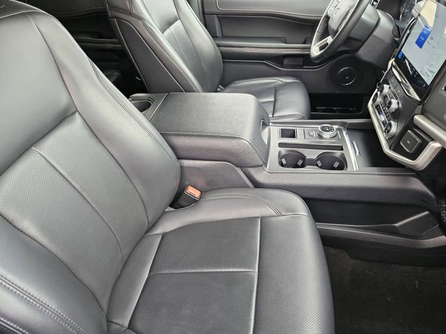 Used 2024 Ford Expedition XLT image 15