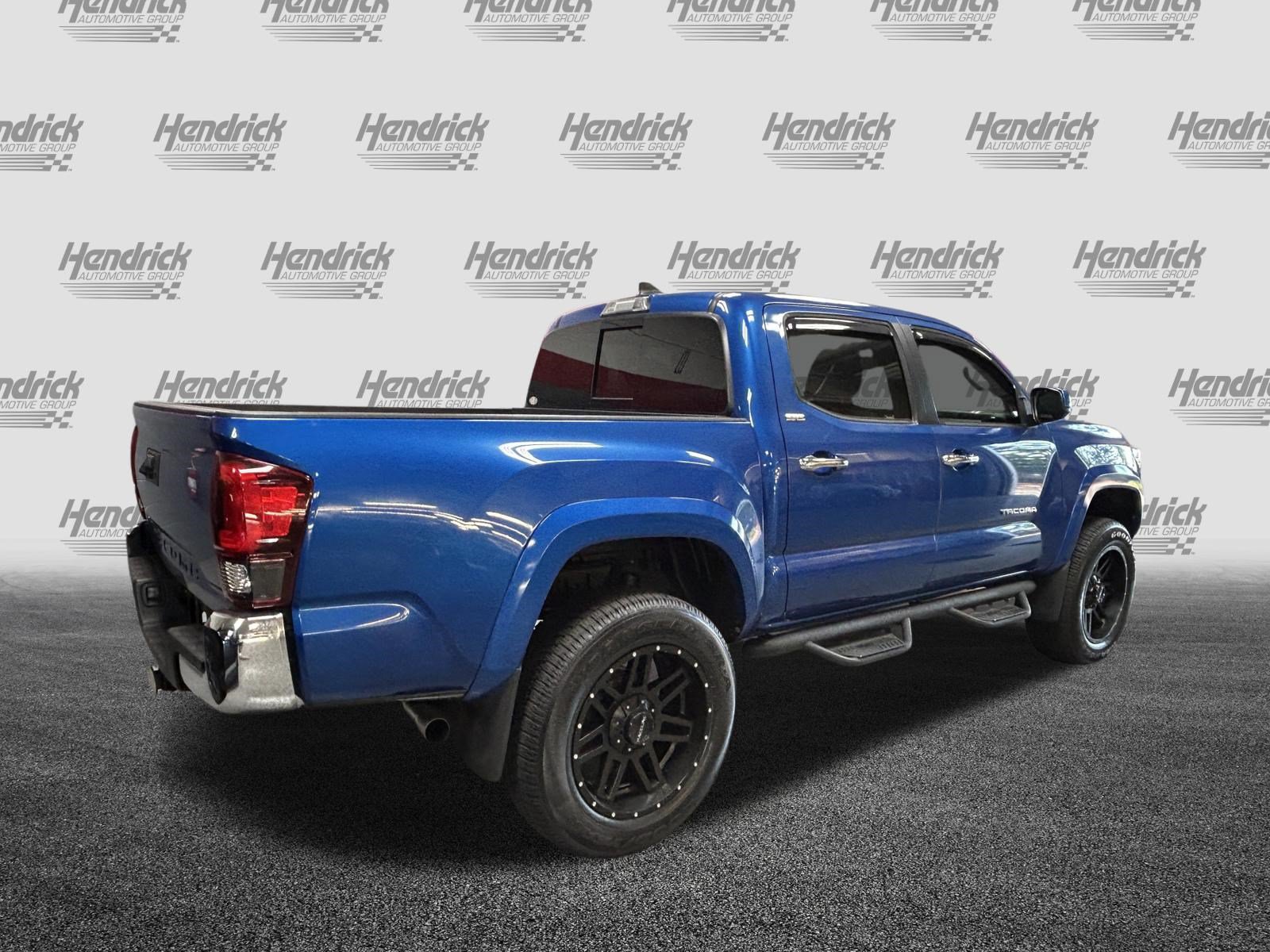 Used 2018 Toyota Tacoma SR5 AWD/4WD image 11